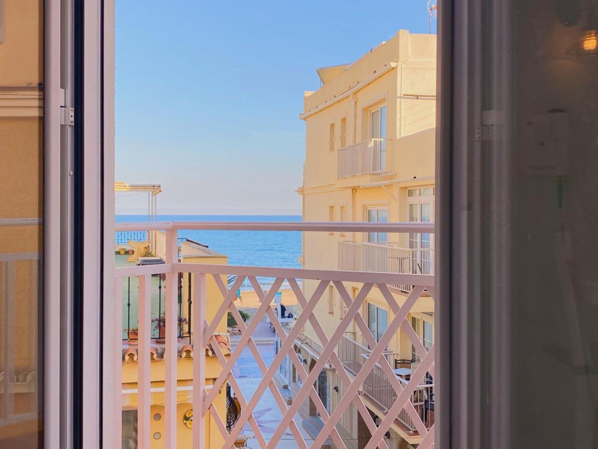 Alojamiento En La Carihuela-Costa Del Sol 托雷莫利诺斯 外观 照片